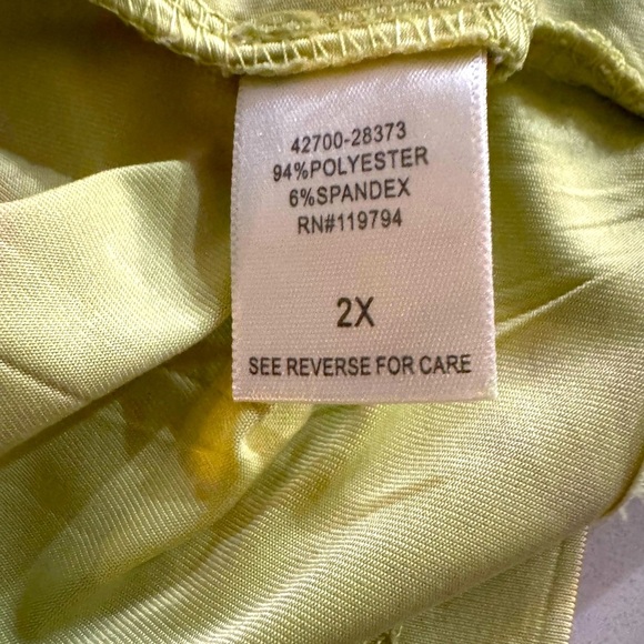 Energie Vibrant Floral & Butterflies Floral Tunic with Beaded Detail Size 2X - Picture 9 of 10